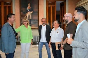 Presidente provincial con director del Jardin Botanico y de la Big Band y parte del equipo de Cultura