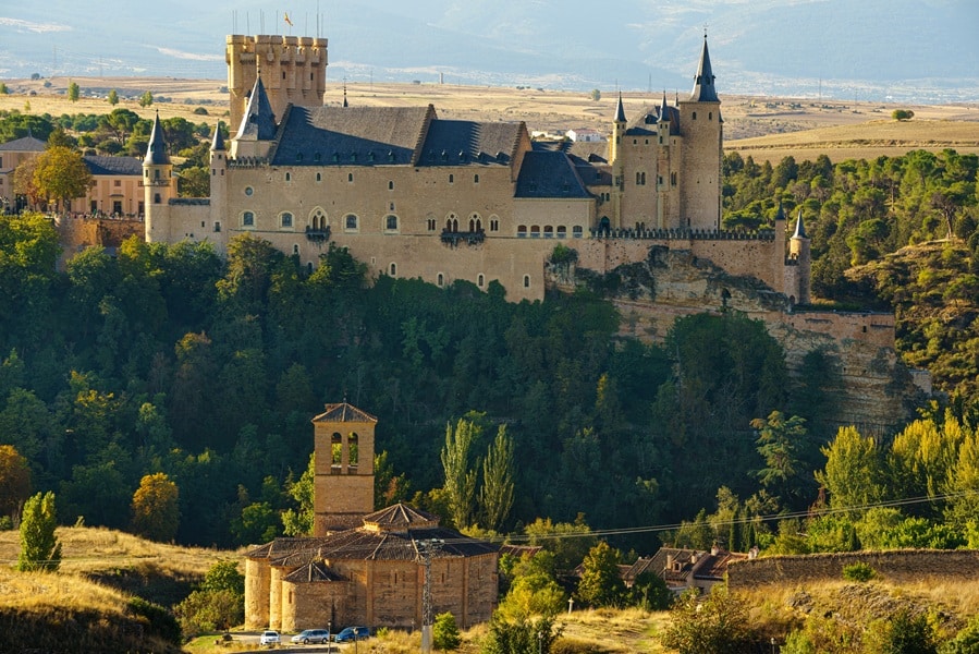 Ávila y Segovia en un día: veinte siglos de piedra a hora y media de Madrid