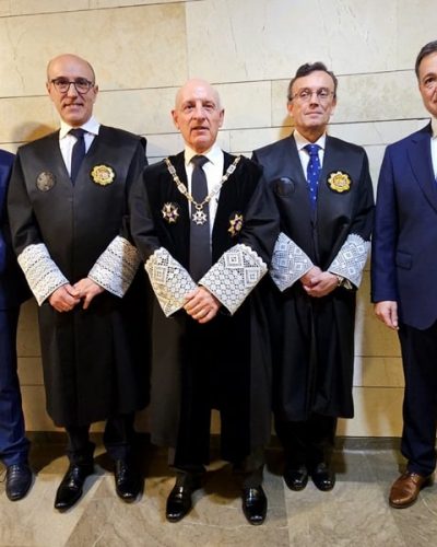 El presidente de la Diputación posa junto a los magistrados reconocidos, al presidente del TSJCLM y al alcalde de Albacete