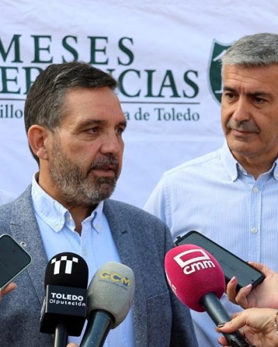 El vicepresidente de la Diutación atendiendo a los medios