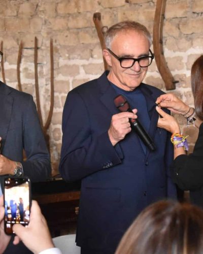 Entrega insignia de la ciudad