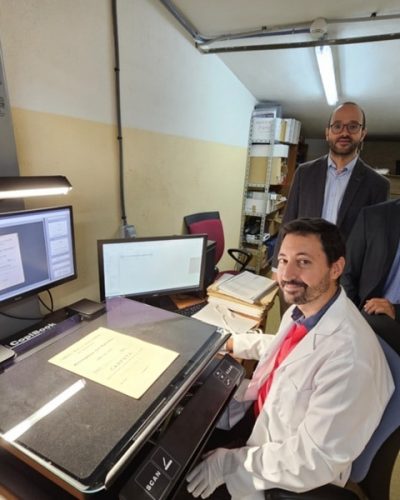 Foto de archivo del vicepresidente de la Diputación junto al jefe del Servicio de Gestión Documental y Archivo de la institución