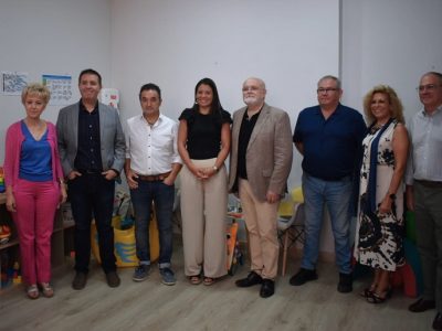 Foto de familia de la inauguración del Centro de Atención Temprana de Madrigueras