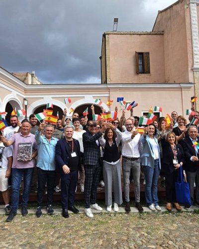 Foto de grupo tras la firma del hermanamiento (1) Foto de grupo tras la firma del hermanamiento (1)