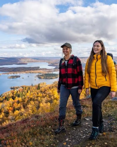 Hiking_to_the_top_Fredrik_Ahlsen_Maverix_Media_Visit_Norway_aeb69713-6ab7-4192-a706-62f5cd12fd6e