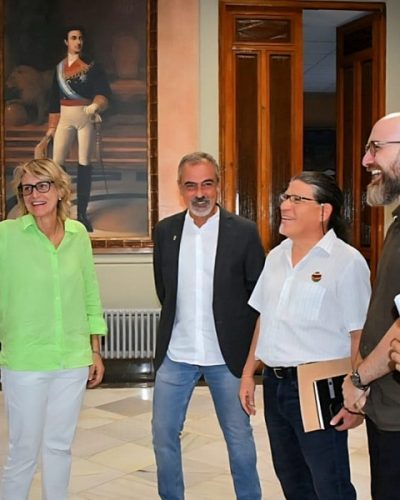 Presidente provincial con director del Jardin Botanico y de la Big Band y parte del equipo de Cultura