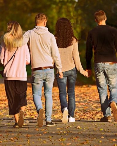 strolling-3755342_1280